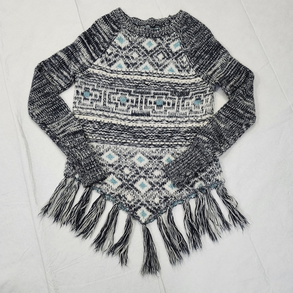 Hollister size small tasseled bottom hem sweater - Picture 4 of 8